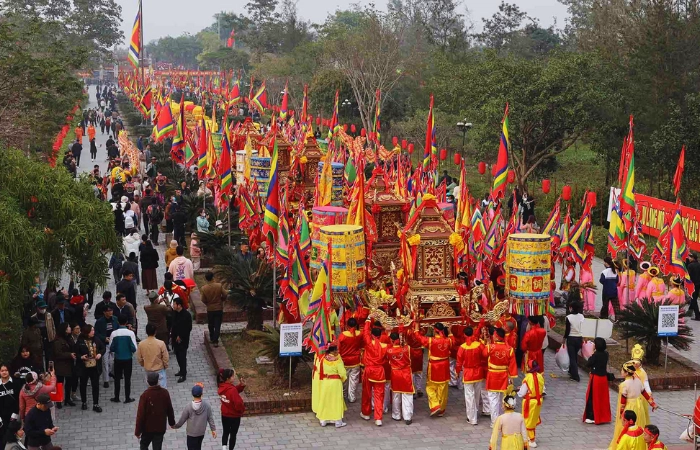 Trải nghiệm lễ hội khai ân đền trần linh thiêng
