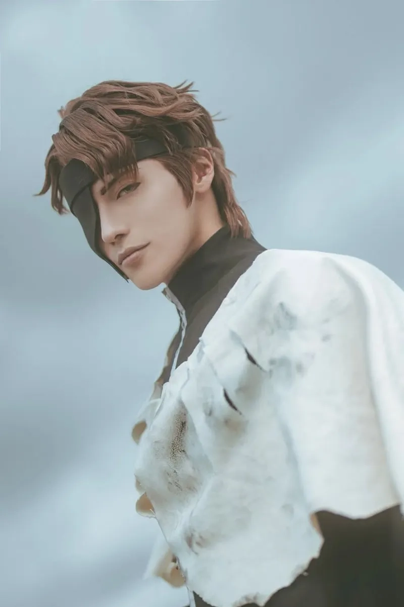 Aizen Sosuke cosplay tái hiện hoàn hảo phản diện Bleach
