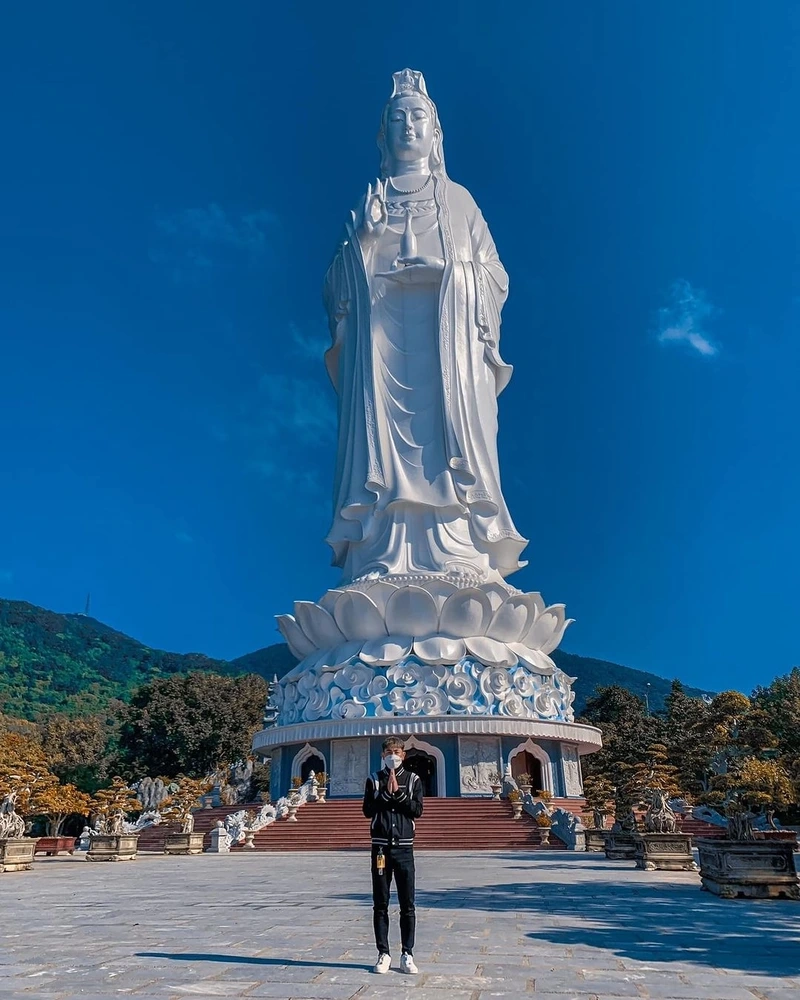 Khám phá kiến trúc độc đáo của chùa linh ứng trên bán đảo sơn trà