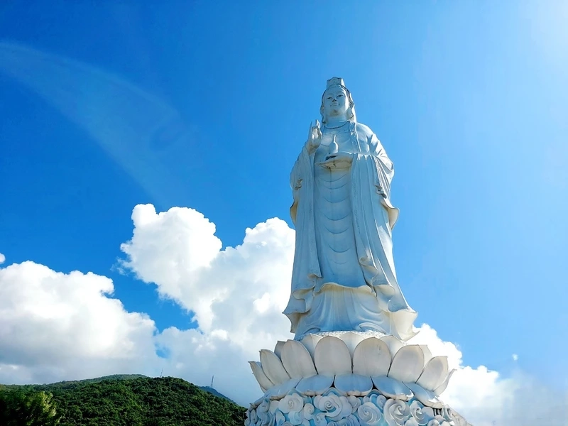 Tâm linh hòa quyện thiên nhiên tại linh ứng sơn trà