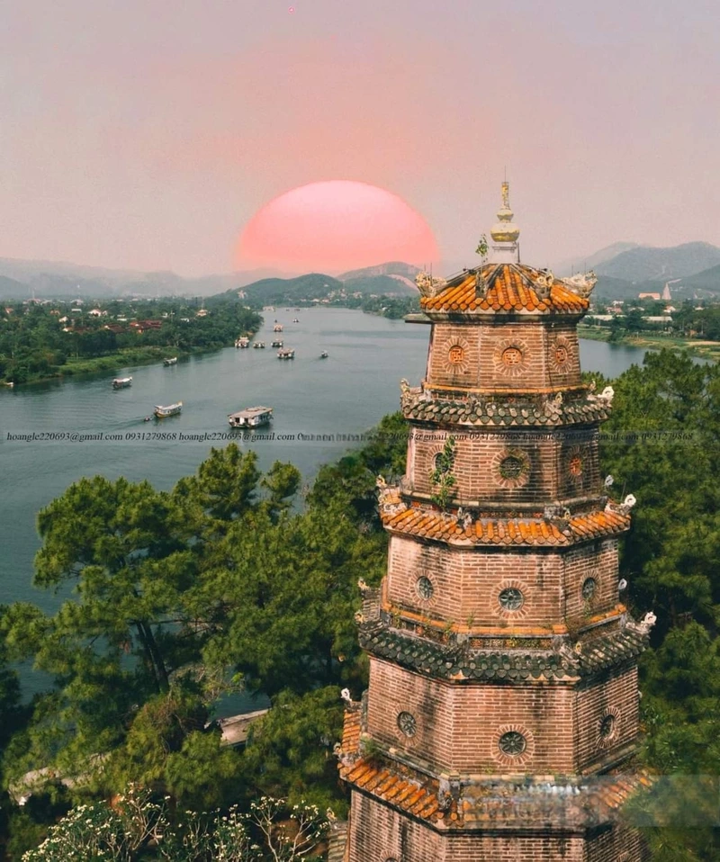 Gắn liền tín ngưỡng dân gian là chùa bà thiên mụ