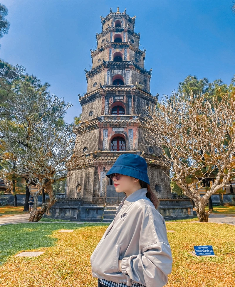 Tái hiện vẻ đẹp qua tranh chùa thiên mụ nghệ thuật