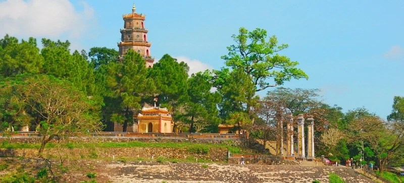 Lưu lại vẻ đẹp cổ kính qua hình ảnh về chùa thiên mụ