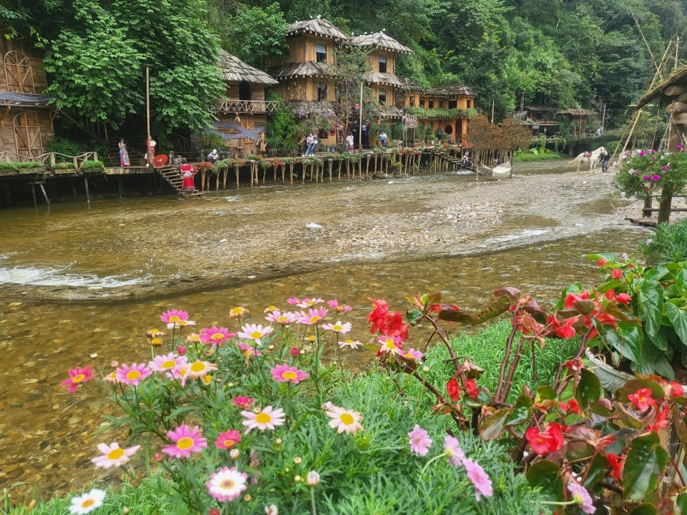 Khám phá sự bình yên tại bản làng cát cát