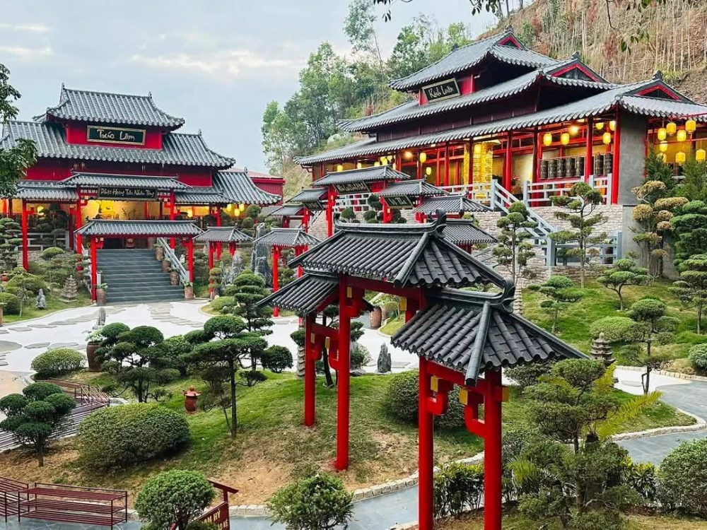 Đừng quên chụp ảnh chùa cây thị trong chuyến đi