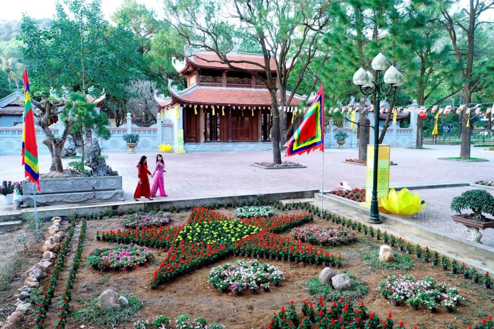 Ghé thăm chùa ở côn sơn kiếp bạc yên bình