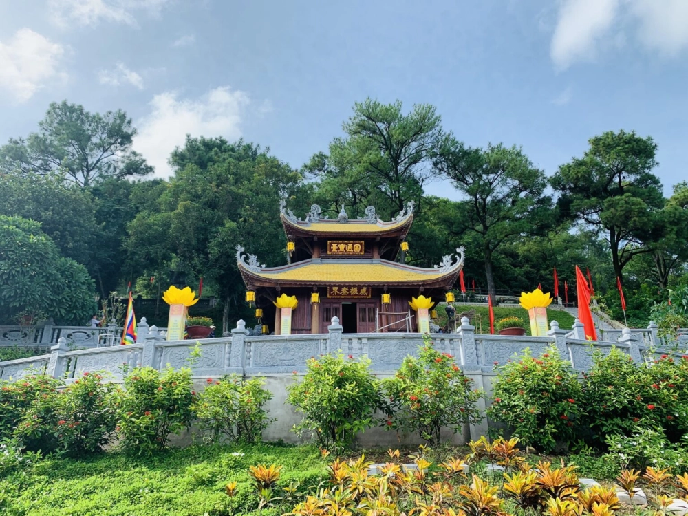 Tham khảo bài khấn chùa côn sơn chi tiết