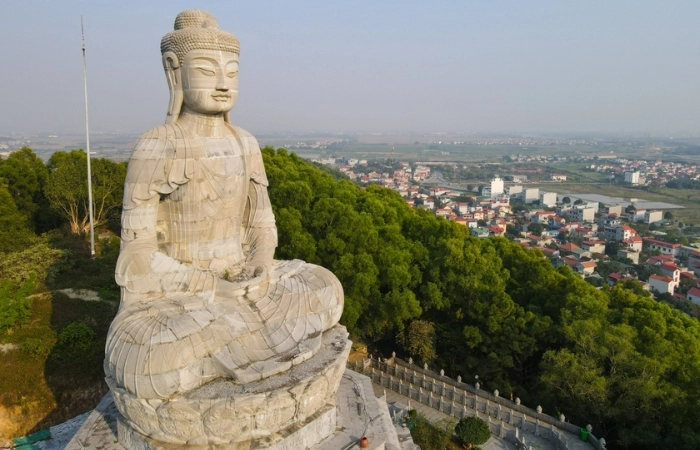 Ngắm nhìn tượng Phật chùa Phật Tích cổ kính