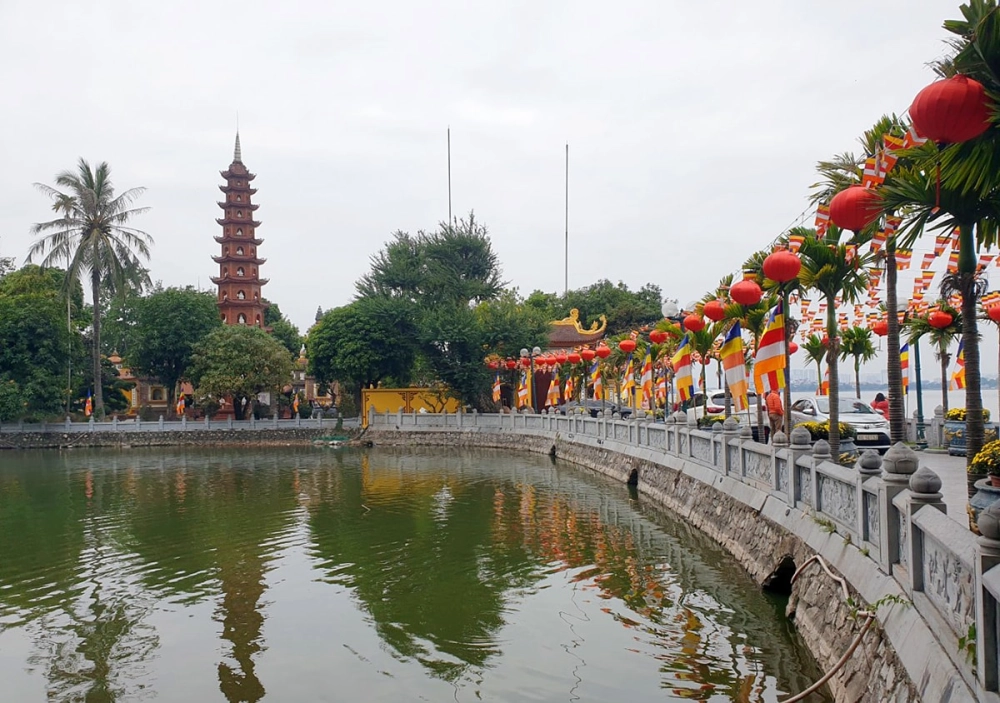 Ngắm nhìn nét đẹp qua hình ảnh của chùa trấn quốc
