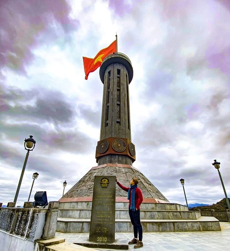 đường lên cột cờ lũng cú