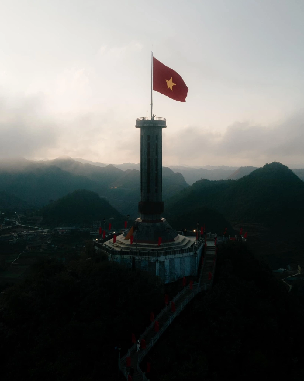 Ngắm nhìn vẻ đẹp qua hình ảnh của cột cờ lũng cú