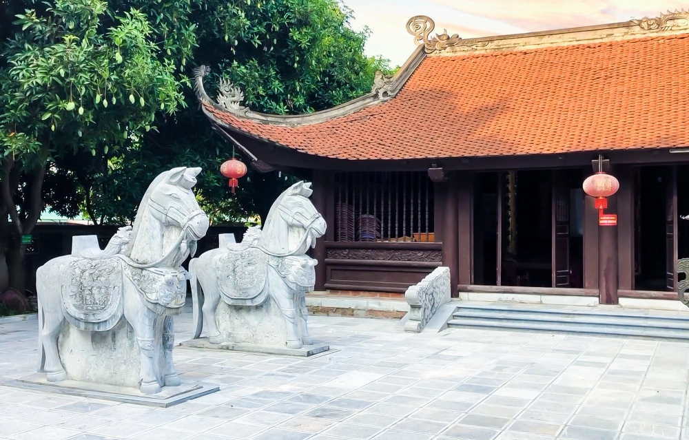 Cùng tìm hiểu đền đô thờ ai nhé