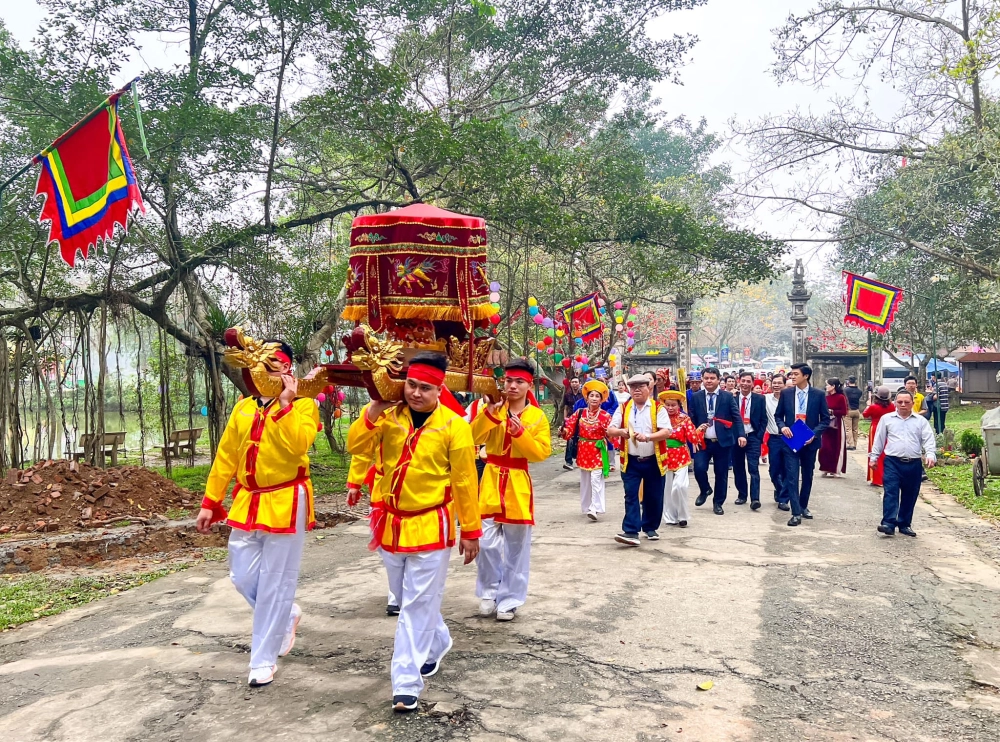 Tham quan cảnh đẹp đền gióng giữa núi non
