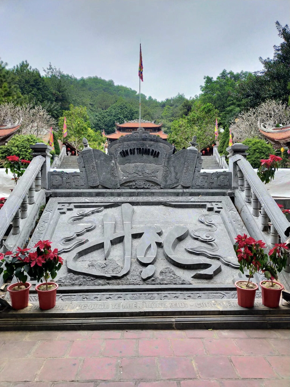 Hành hương về đền Kiếp Bạc Côn Sơn