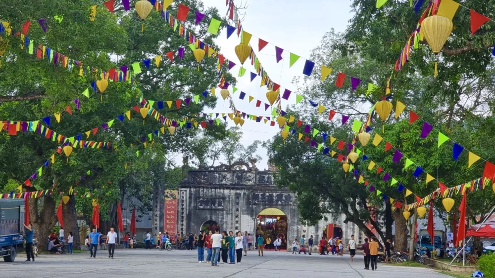 Tham quan đền Kiếp Bạc chùa Côn Sơn