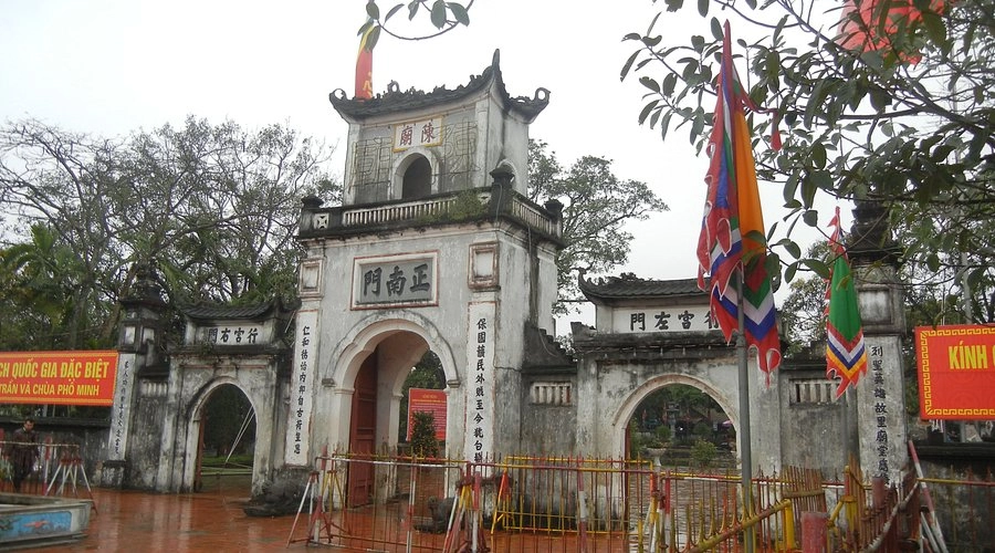 Chiêm ngưỡng ảnh đền trần cổ kính thiêng liêng