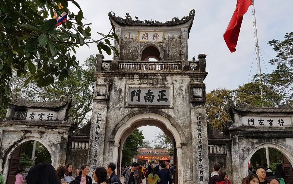 Tham quan đền trần thái bình yên bình cổ kính