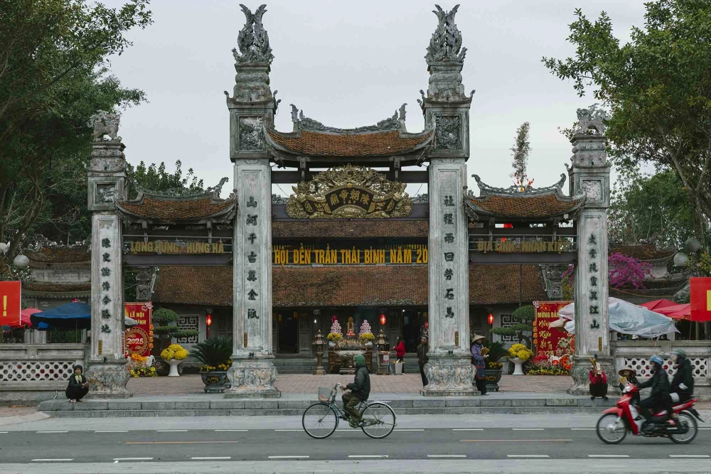 Nghe kể sự tích đền trần thái bình ly kỳ hấp dẫn