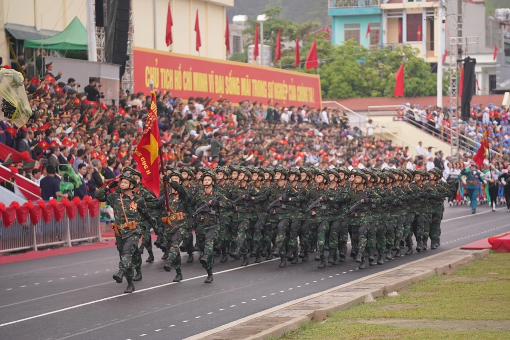 Hòa chung không khí lễ kỷ niệm 70 năm chiến thắng điện biên phủ