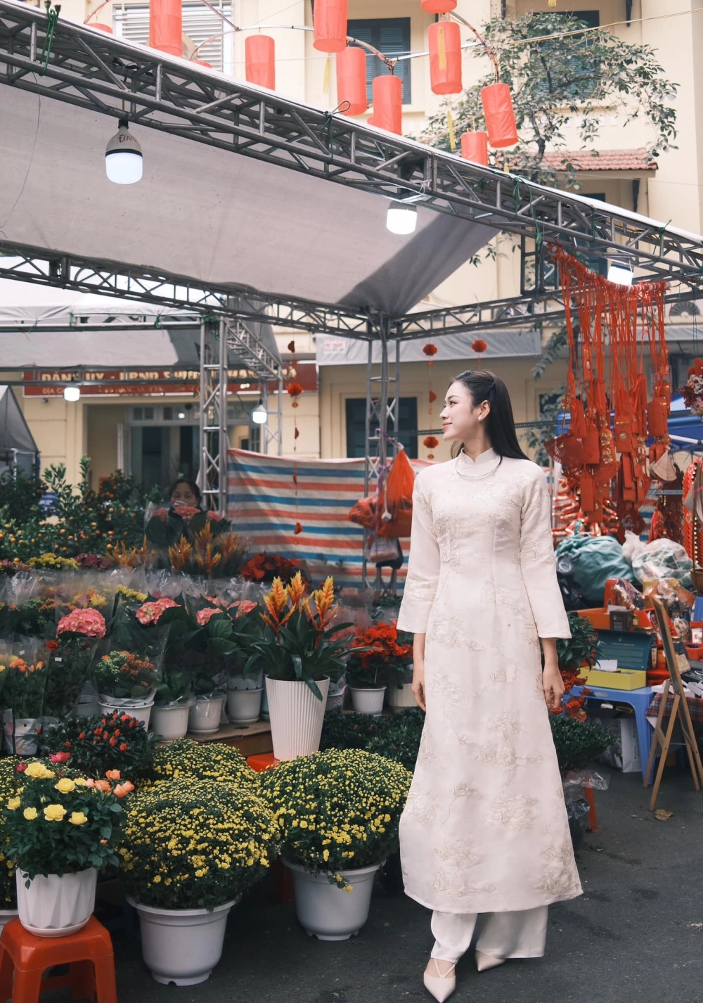 Nét đẹp nền nã trong bộ hoa hậu Đỗ Thị Hà mặc áo dài