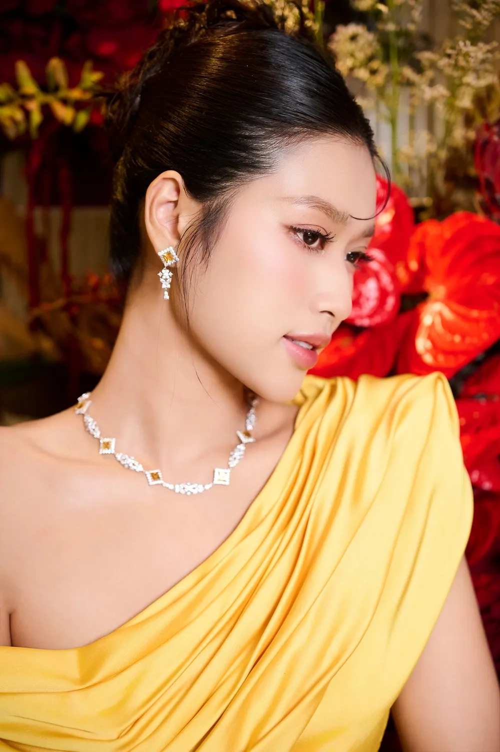 Tỏa sáng rực rỡ hoa hậu Đoàn Thiên Ân