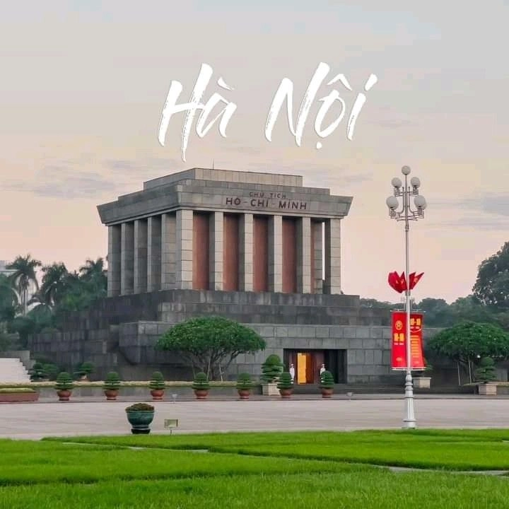 Đến tham quan đường đi vào lăng bác để thỏa mãn lòng tôn kính với Bác