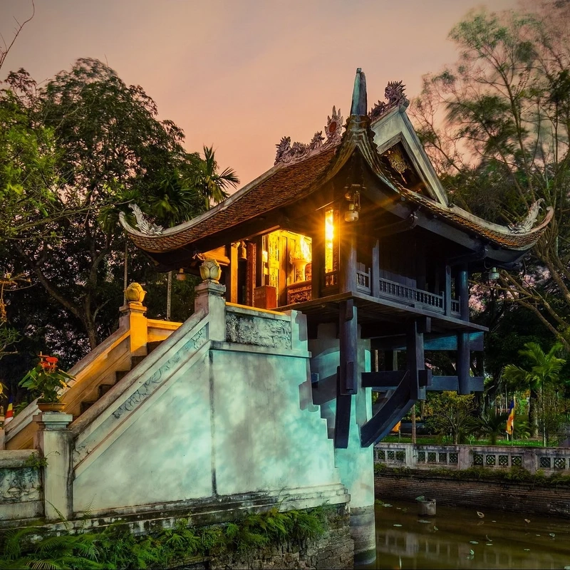 Biểu tượng Chùa Một Cột là hình ảnh tiêu biểu của sự uy nghiêm và độc đáo trong kiến trúc Việt Nam