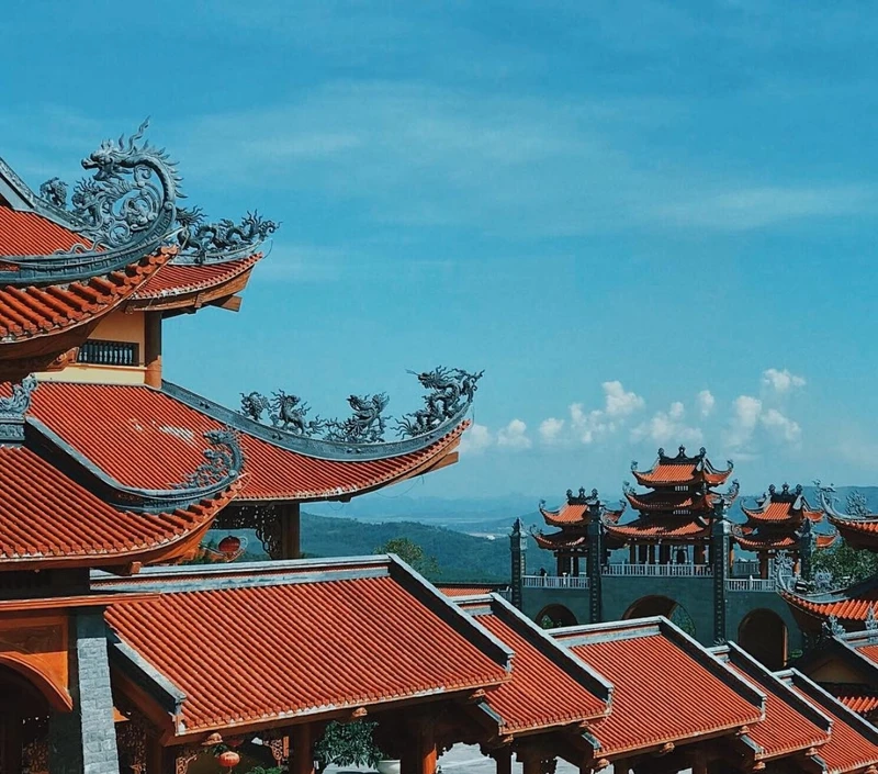 Cận cảnh Chùa Ba Vàng thể hiện rõ sự tinh xảo của kiến trúc