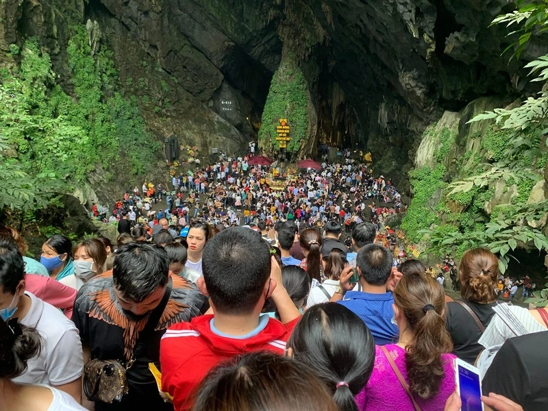 Hành trình tâm linh về chùa hương hà nội