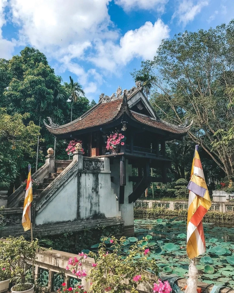 Du lịch Chùa Một Cột không thể thiếu trong hành trình khám phá những di tích lịch sử của thủ đô Hà Nội