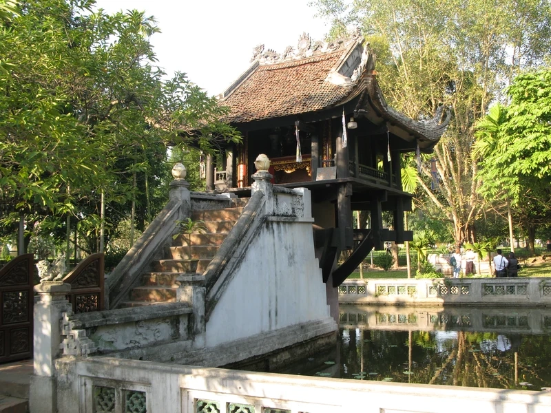 Hình ảnh Chùa 1 Cột là một trong những biểu tượng nổi bật của thủ đô Hà Nội