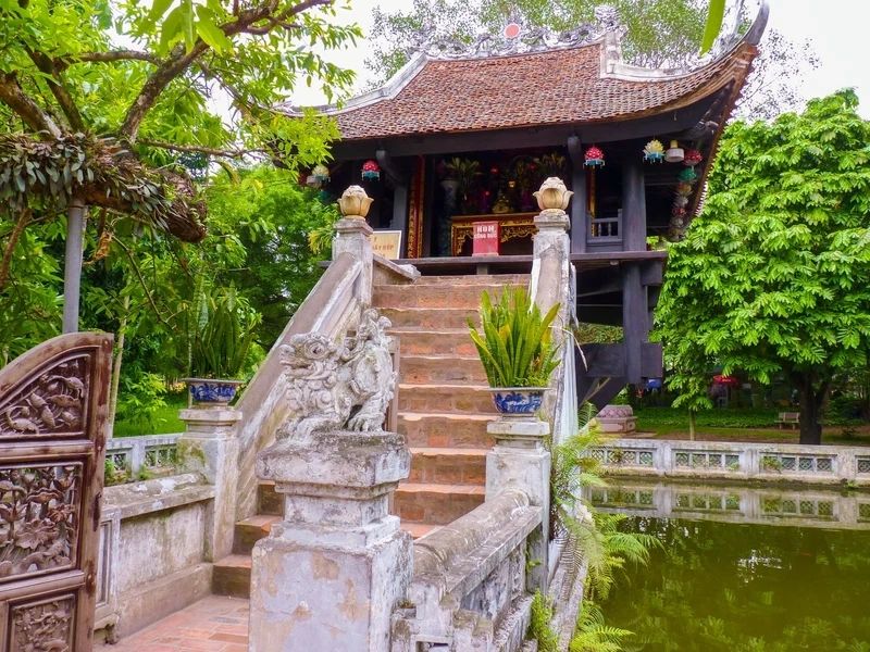 Chùa Một Cột ảnh mang đến cái nhìn sâu sắc về công trình có lịch sử lâu đời và giá trị văn hóa cao