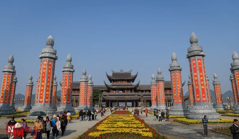 Cảnh Chùa Tam Chúc mang đến không gian an tĩnh, là nơi lý tưởng để tìm về sự bình an