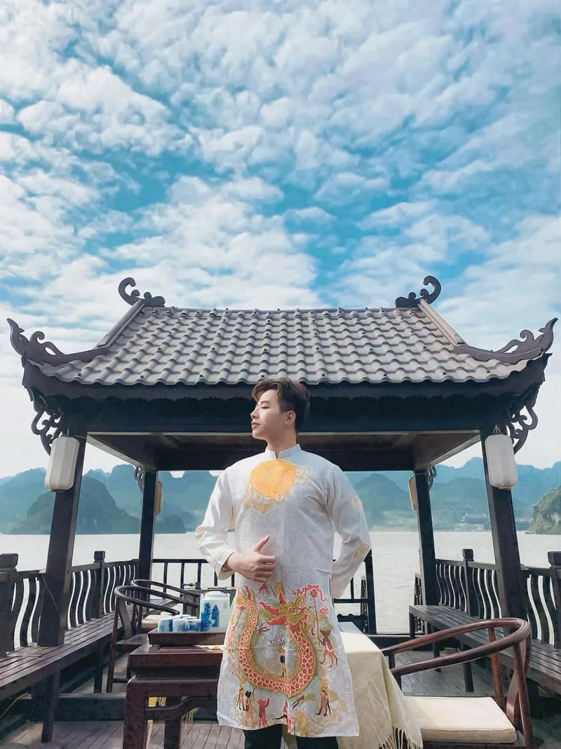 Cảnh đẹp Tam Chúc khiến bất cứ ai cũng phải ngỡ ngàng trước vẻ đẹp hoang sơ, hùng vĩ