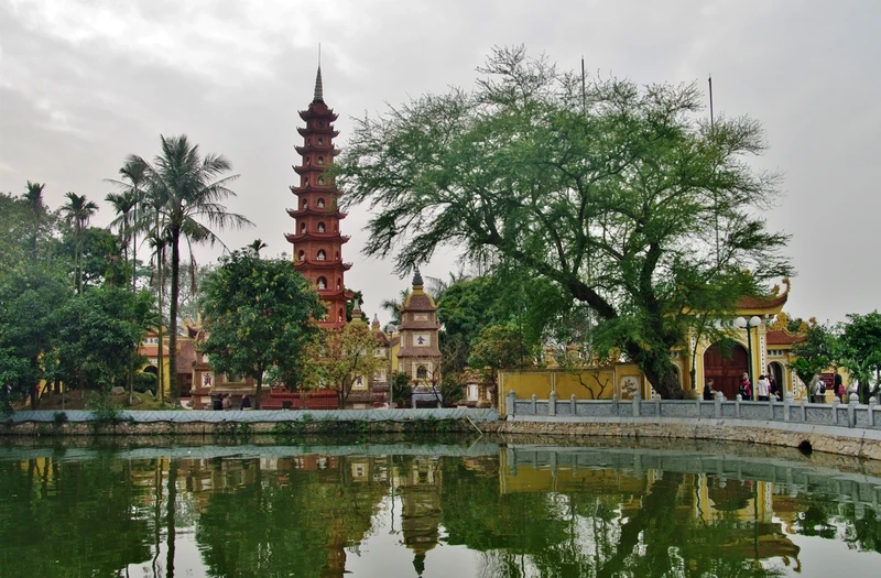 Lưu lại ảnh phủ tây hồ thiêng liêng, cổ kính