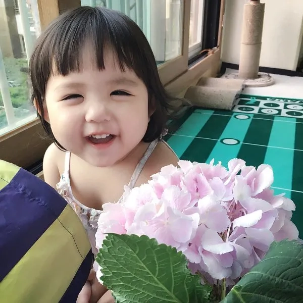Ảnh meme em bé cute là liều thuốc tinh thần cực mạnh
