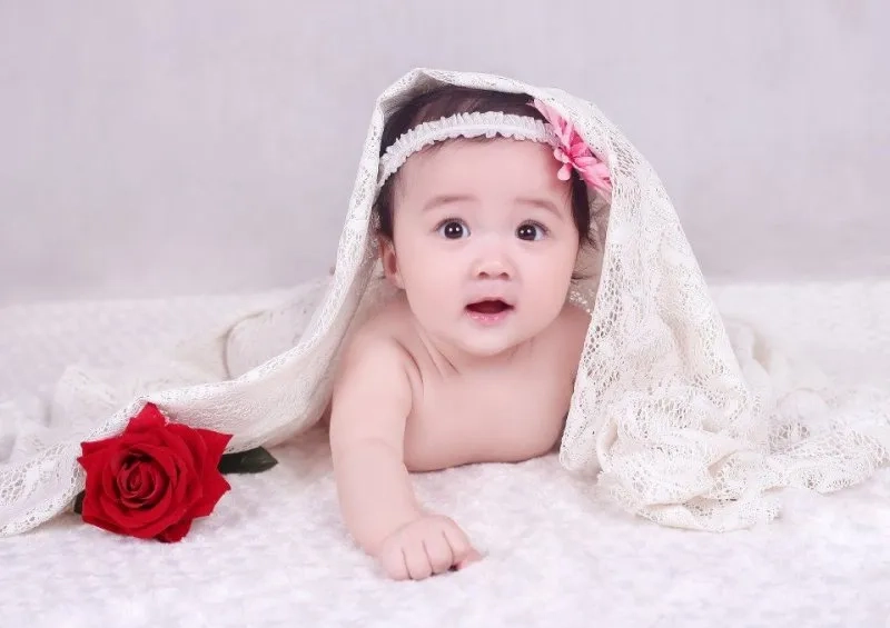 Hình meme em bé với khoảnh khắc dễ thương khó cưỡng
