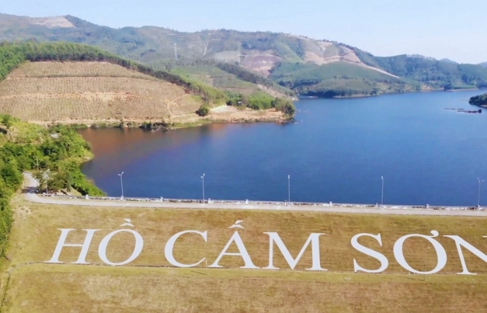 Điểm đến lý tưởng du lich ho cam son mùa hè