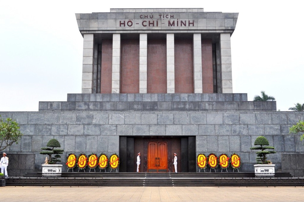 Lên kế hoạch đến thăm lăng bác hồ để tôn vinh vị lãnh tụ vĩ đại của dân tộc