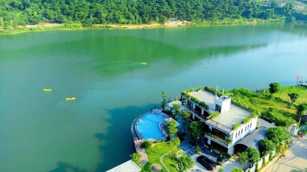 Không gian riêng tư tại hồ đồng đò villa