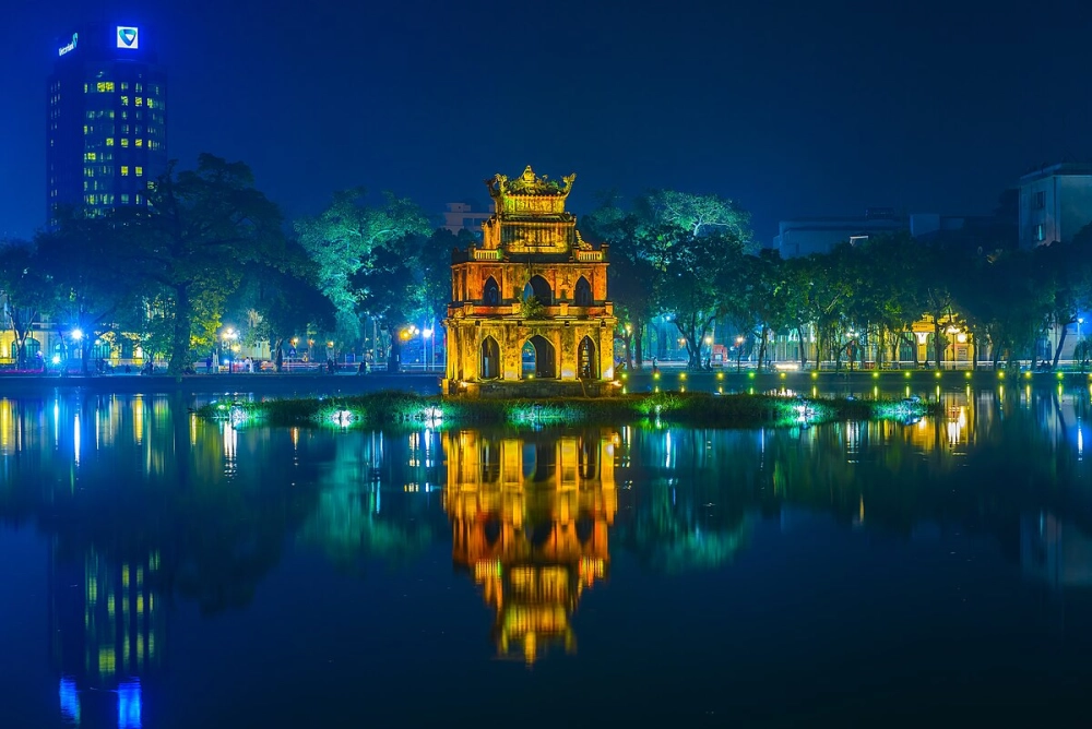 Bức tranh sống động về phong cảnh hồ gươm