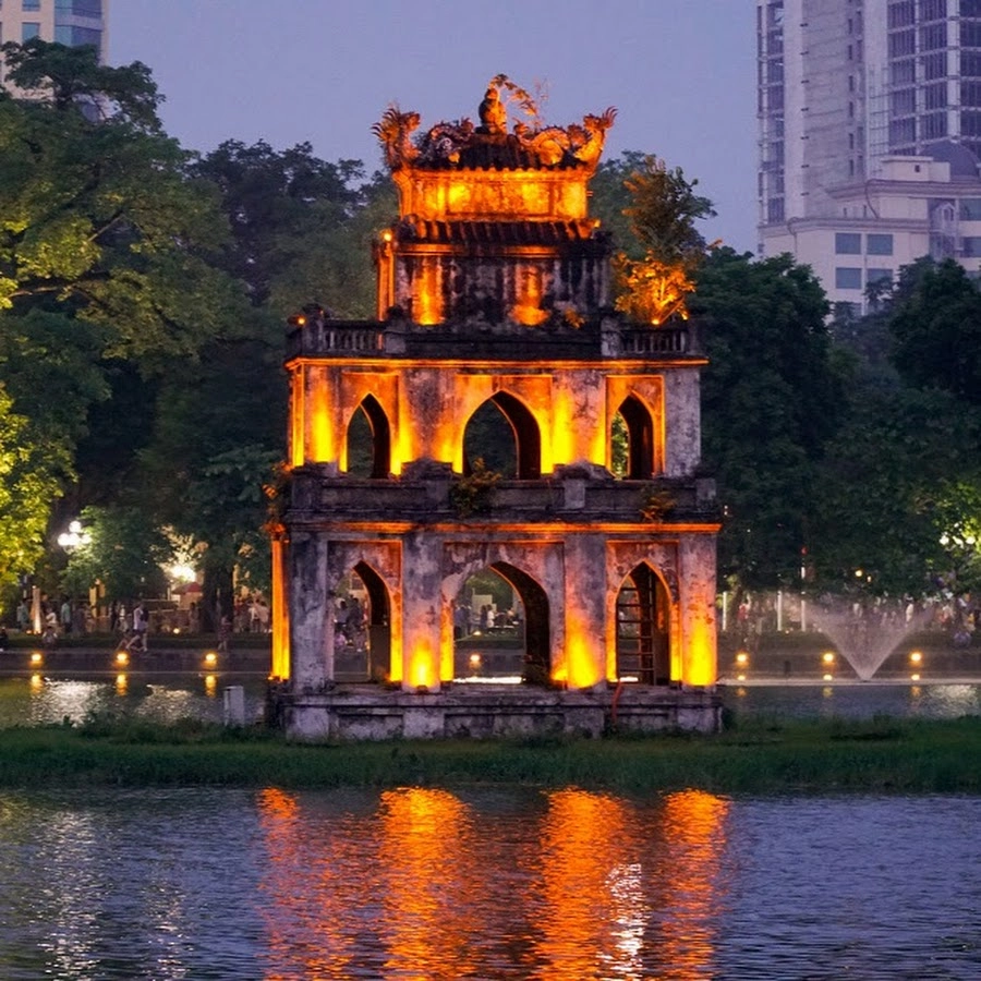 Thưởng ngoạn khung cảnh xung quanh hồ gươm nhẹ nhàng