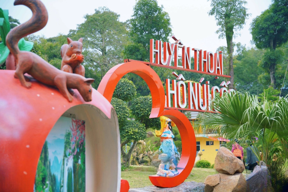 Khám phá vẻ yên bình cảnh hồ núi cốc lúc hoàng hôn