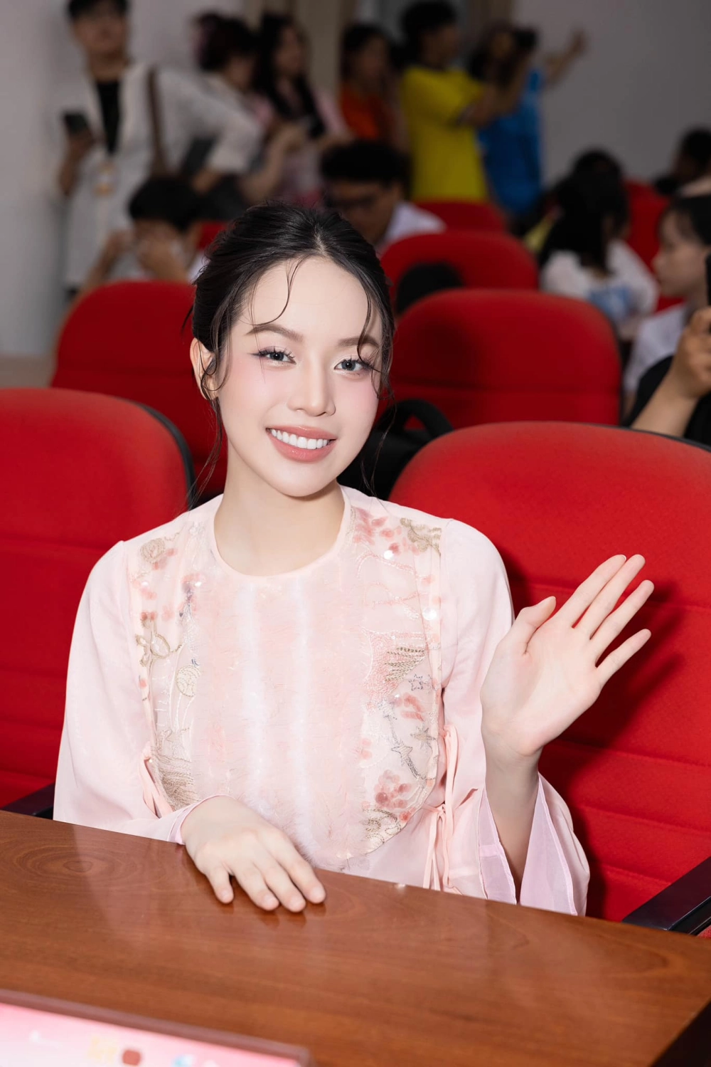 Hoa hậu Huỳnh Thị Thanh Thủy đăng quang và tỏa sáng trong sự nghiệp