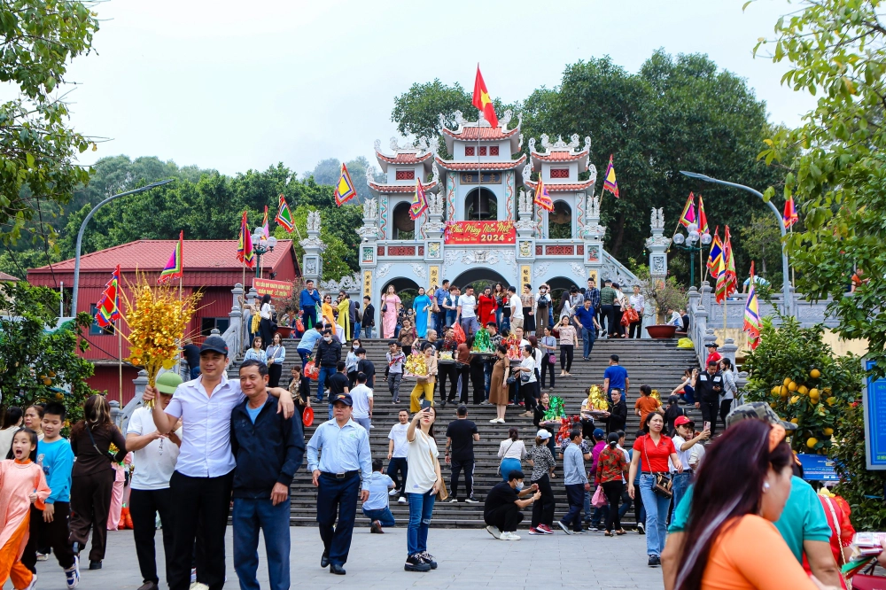 Lên lịch đi đền bà chúa kho cầu tài lộc