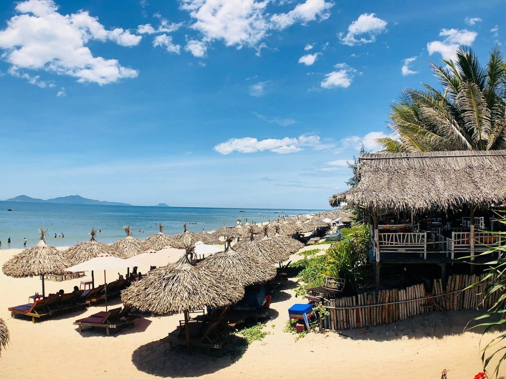 Bộ hình ảnh của bãi biển an bàng lung linh dưới nắng