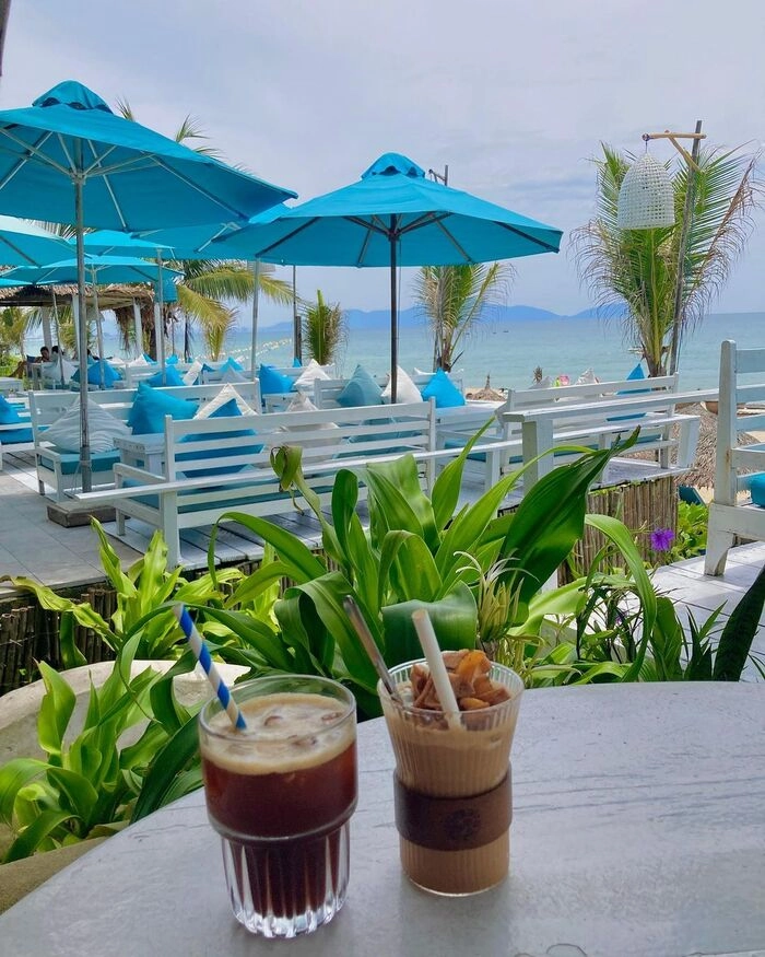 Ngồi nhâm nhi tại cafe biển an bàng chill nhất Hội An