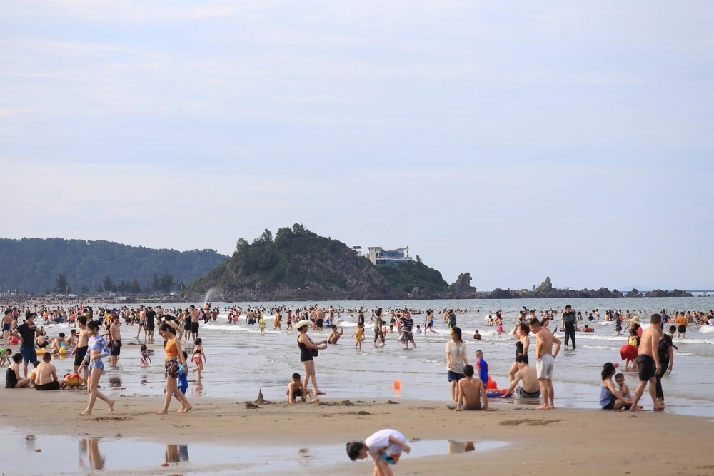 Ngắm bình minh trên biển cửa lò đầy thơ mộngNgắm bình minh trên biển cửa lò đầy thơ mộng