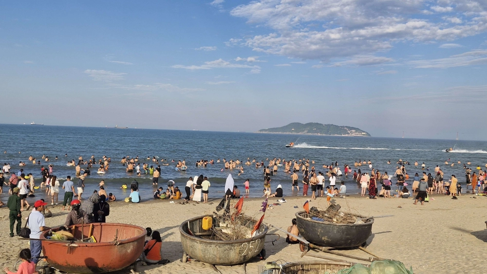 Cùng nhau giới thiệu biển cửa lò cho người thân