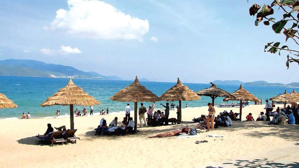 Tận hưởng vẻ đẹp của bãi biển Nhật Lệ